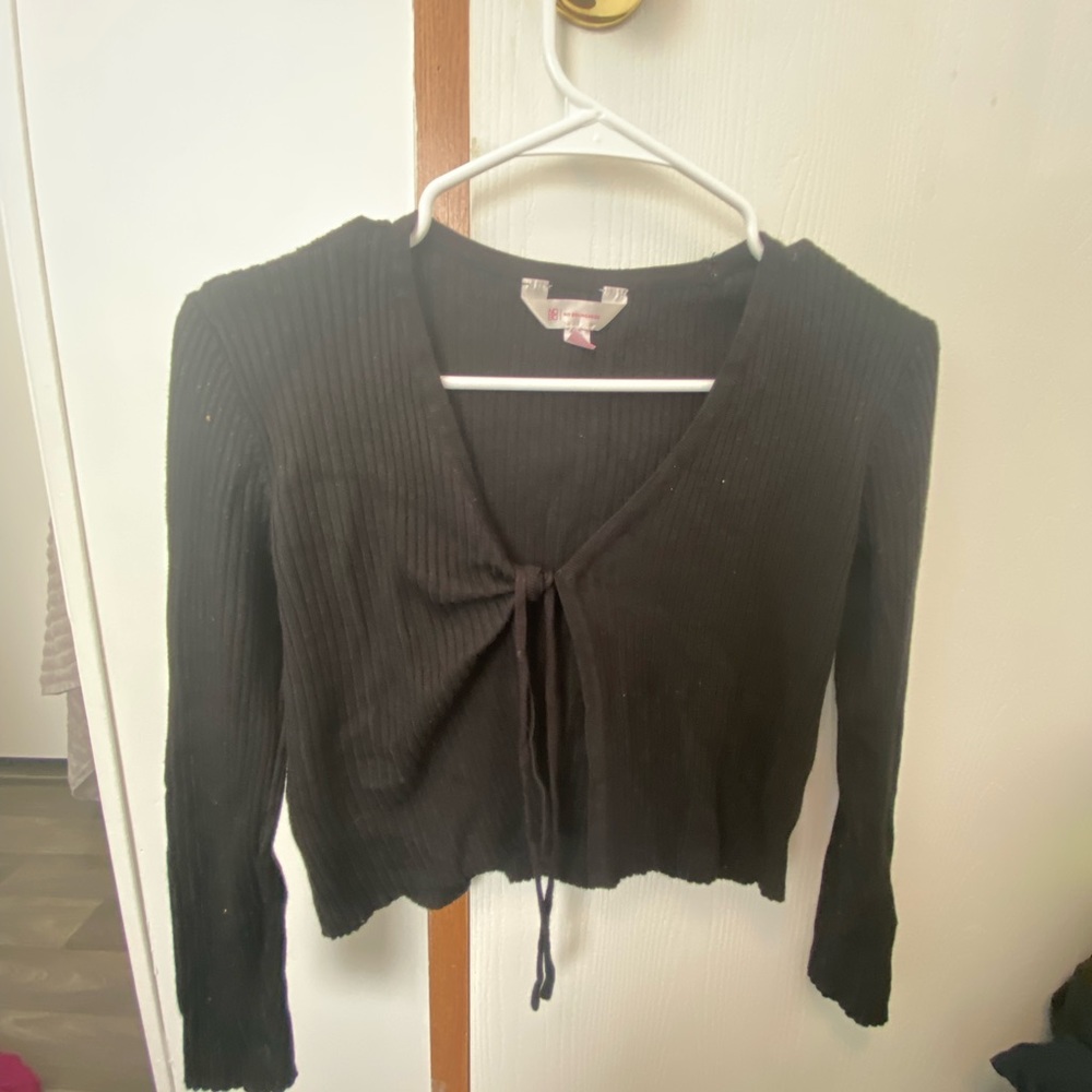 Cute cropped black sweater